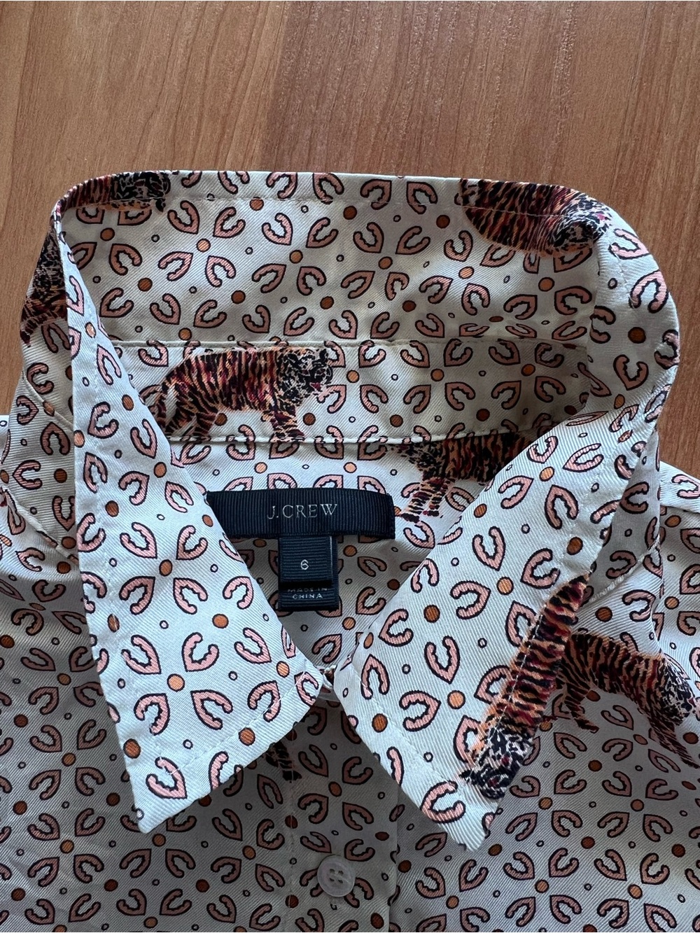 J.Crew 100% Silk Tiger Print Button Up Blouse Size 6 - Picture 13 of 15